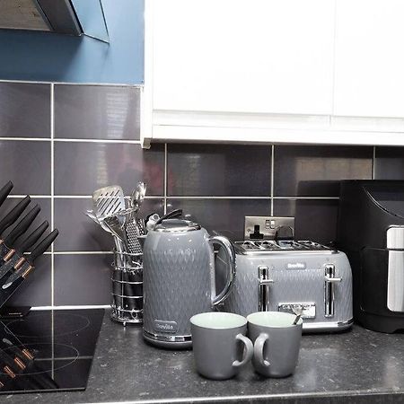 Lavish 2Bed Apartment In The Heart Of Беркенгед Екстер'єр фото