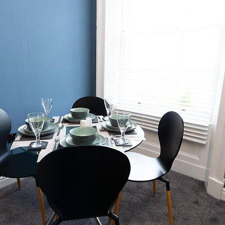 Lavish 2Bed Apartment In The Heart Of Беркенгед Екстер'єр фото