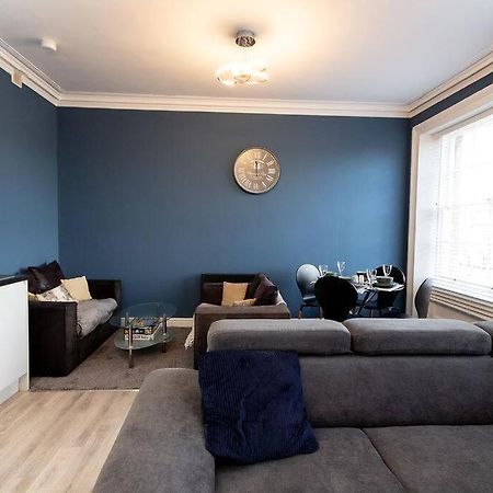 Lavish 2Bed Apartment In The Heart Of Беркенгед Екстер'єр фото