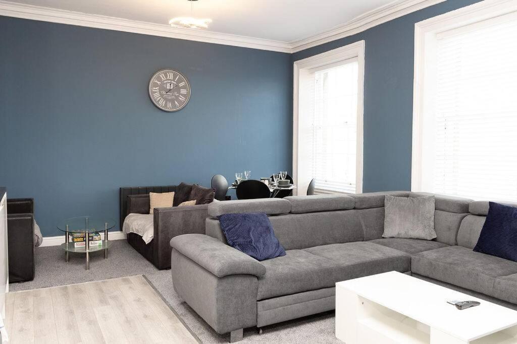 Lavish 2Bed Apartment In The Heart Of Беркенгед Екстер'єр фото