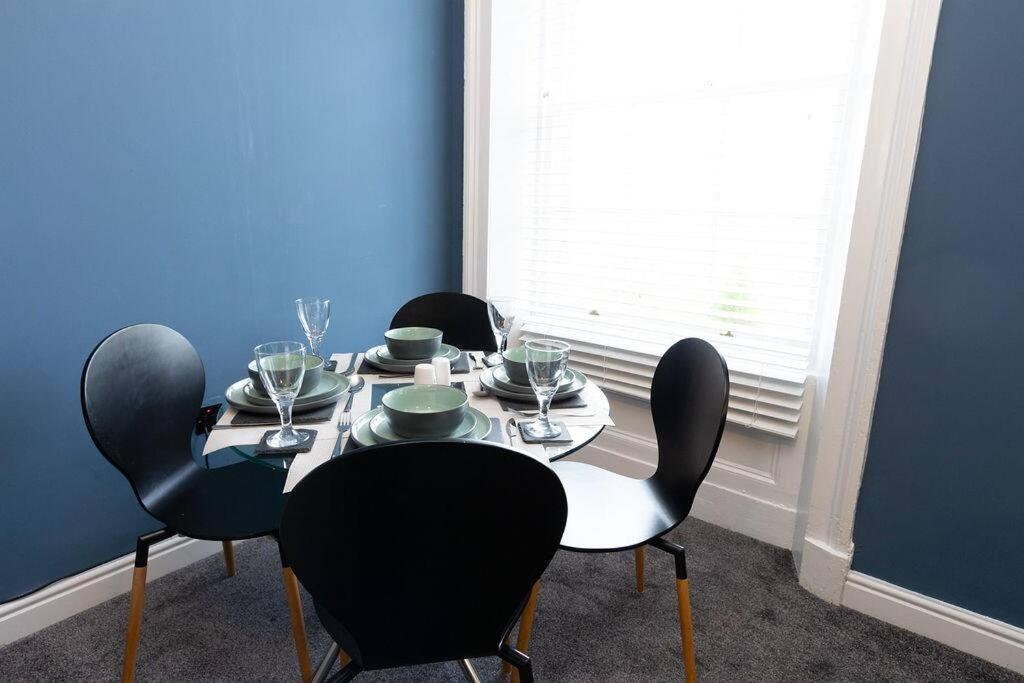 Lavish 2Bed Apartment In The Heart Of Беркенгед Екстер'єр фото