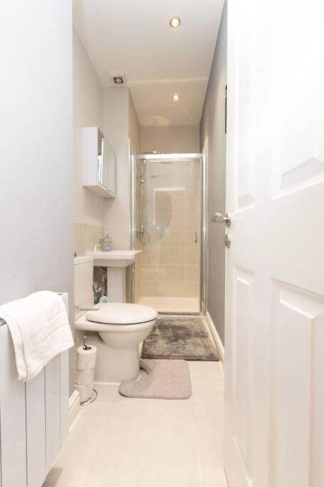 Lavish 2Bed Apartment In The Heart Of Беркенгед Екстер'єр фото