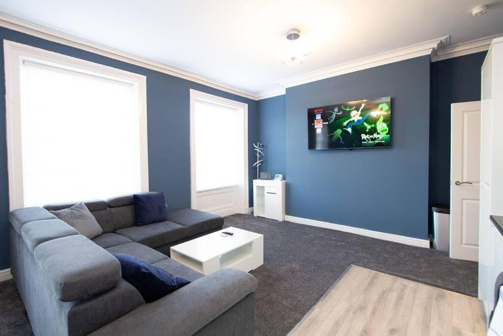 Lavish 2Bed Apartment In The Heart Of Беркенгед Екстер'єр фото