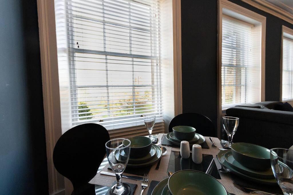 Lavish 2Bed Apartment In The Heart Of Беркенгед Екстер'єр фото