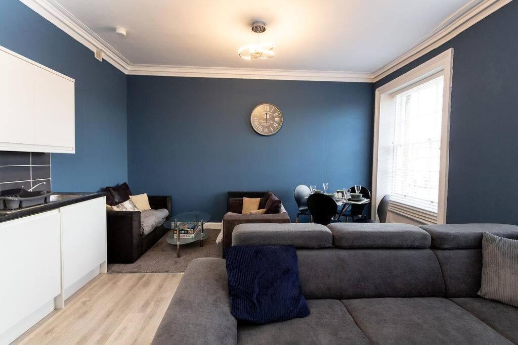 Lavish 2Bed Apartment In The Heart Of Беркенгед Екстер'єр фото